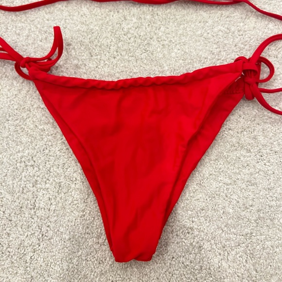 RED BIKINI - Picture 8 of 8